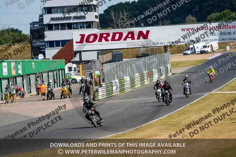 Vintage motorcycle club;eventdigitalimages;mallory park;mallory park trackday photographs;no limits trackdays;peter wileman photography;trackday digital images;trackday photos;vmcc festival 1000 bikes photographs